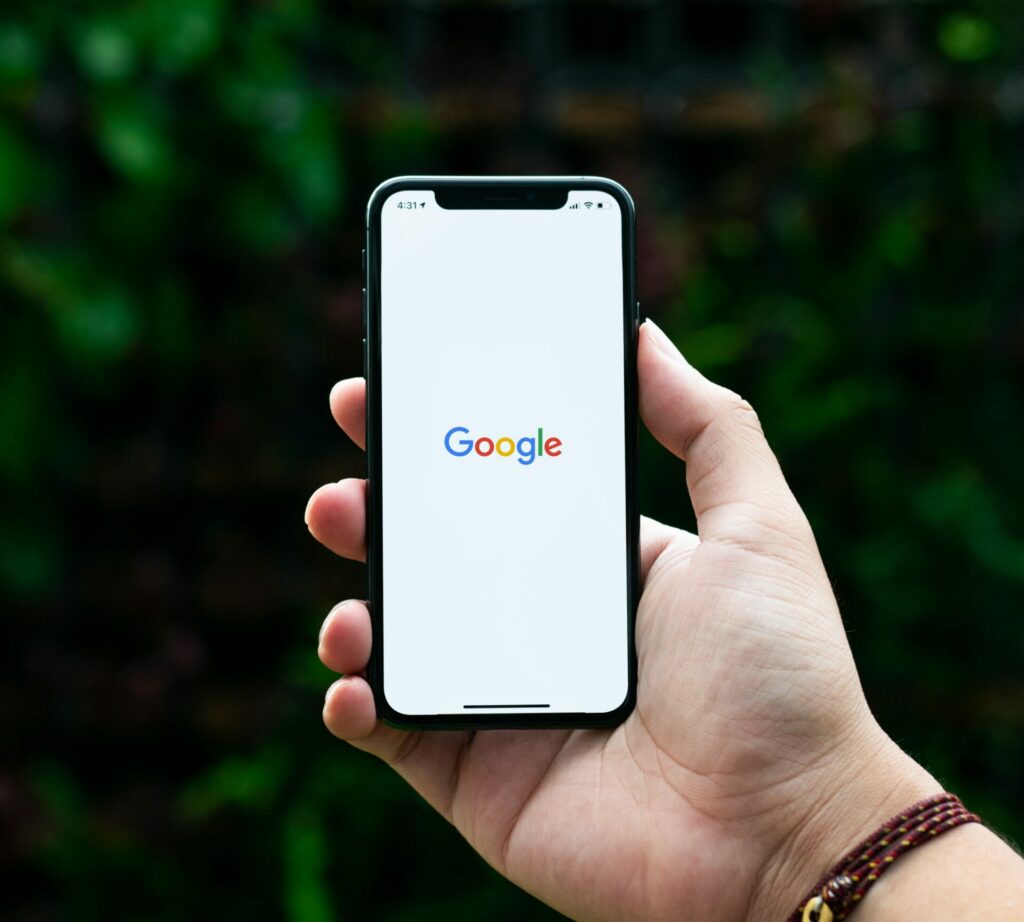 Mobile with Google Showing to introduce 4 crucial things you need to know about google my business